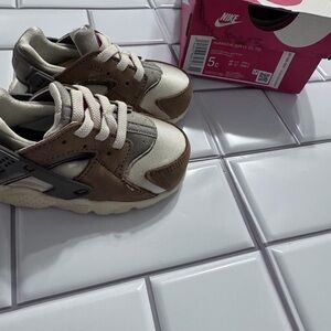 Nike Kids Sneakers - Brown and Cream